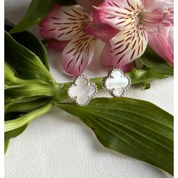 Brinco Flor Madrepérola