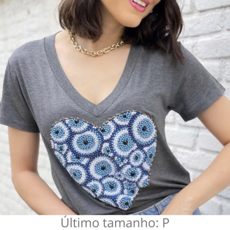 Camiseta Cinza Coração Olho Grego