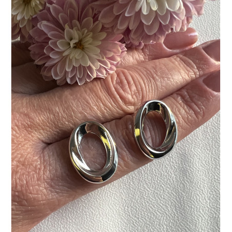 Brinco Oval Prateado Liso